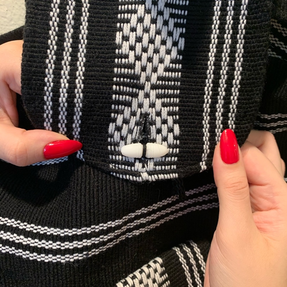 Nwot Aztec Print Drawstring Backpack - image 8